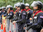 В Таиланде введен режим чрезвычайного положения - In Bangkok as the government calls a state of emergency, Thailand