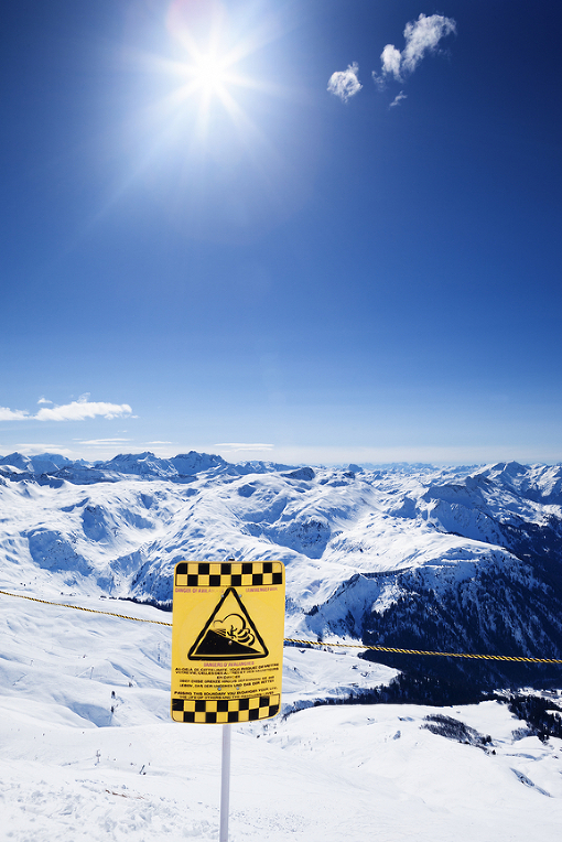 Сохраняется высокая опасность схода лавин - Danger of avalanches