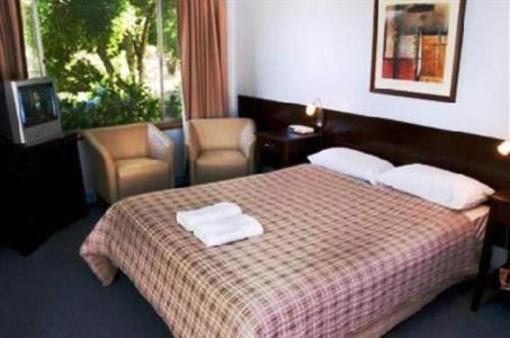 фото отеля Buffalo Motel and Country Retreat
