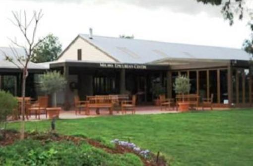 фото отеля Buffalo Motel and Country Retreat