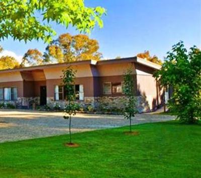 фото отеля Buffalo Motel and Country Retreat