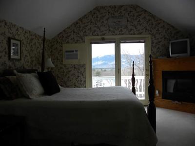 фото отеля Wyatt House Country Inn