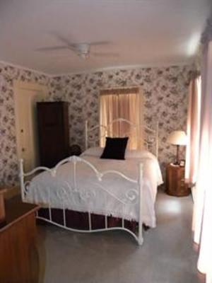 фото отеля Wyatt House Country Inn
