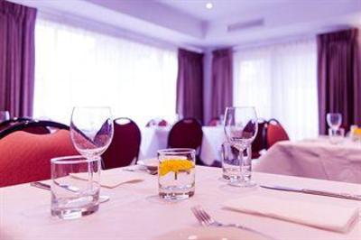 фото отеля The Waverley International Hotel