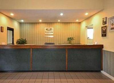 фото отеля Econo Lodge Inn And Suites East