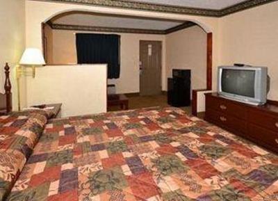 фото отеля Econo Lodge Inn And Suites East
