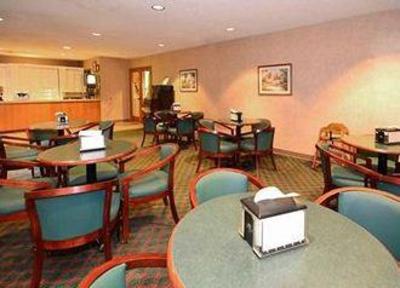 фото отеля Econo Lodge Inn And Suites East