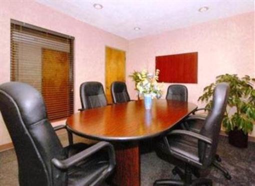 фото отеля Econo Lodge Inn And Suites East