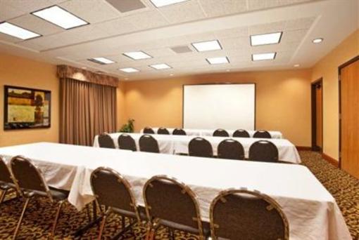 фото отеля Holiday Inn Express Hotel & Suites Rockford Loves Park