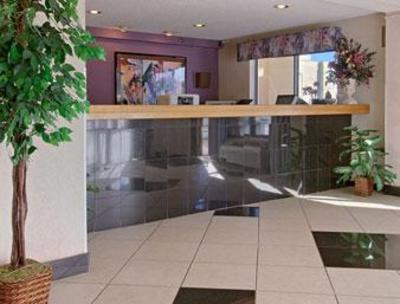 фото отеля Super 8 Denver Stapleton