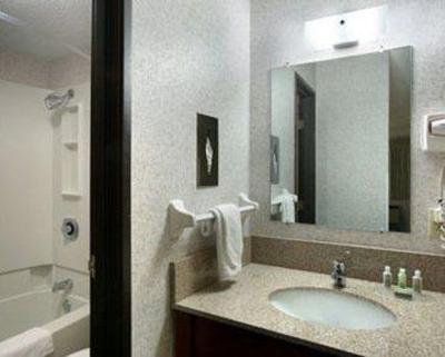 фото отеля Baymont Inn & Suites OHare Elk Grove Village