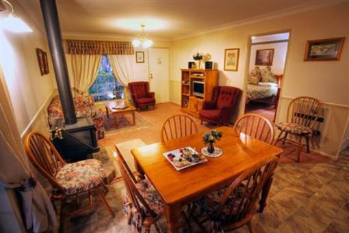 фото отеля Honeysuckle Cottages