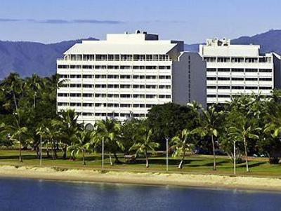 фото отеля Mercure Cairns Harbourside