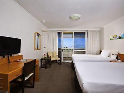 фото отеля Mercure Cairns Harbourside