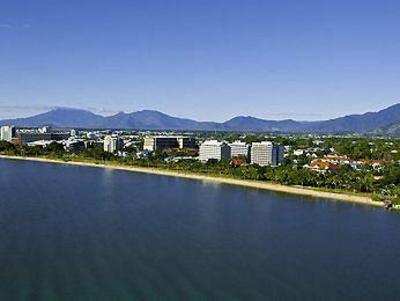 фото отеля Mercure Cairns Harbourside