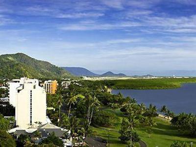 фото отеля Mercure Cairns Harbourside