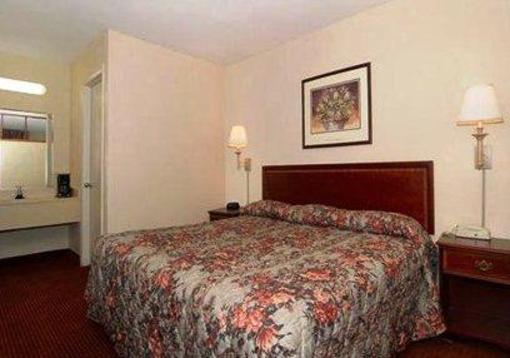 фото отеля Econo Lodge Inn & Suites East Matthews