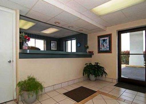фото отеля Econo Lodge Inn & Suites East Matthews