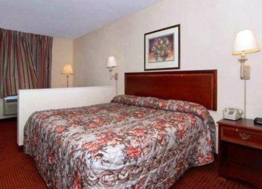 фото отеля Econo Lodge Inn & Suites East Matthews