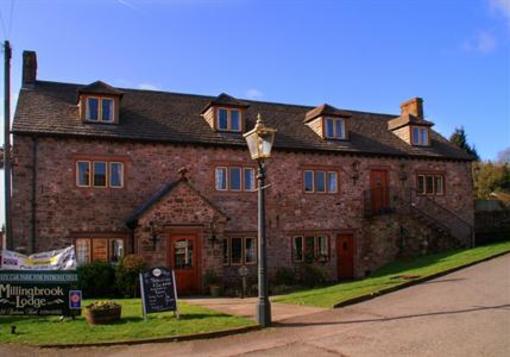 фото отеля The George Inn & Millingbrook Lodge