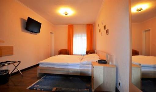 фото отеля Hotel Weidenhof Dusseldorf