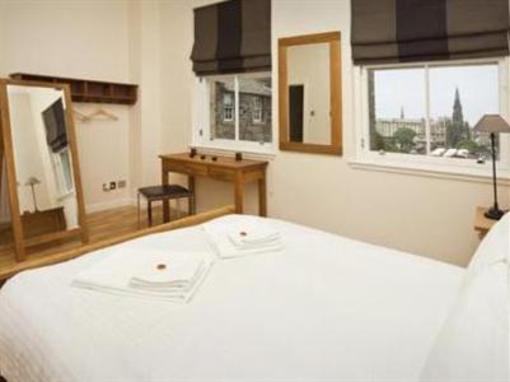 фото отеля St Giles Advocate's Close Apartment