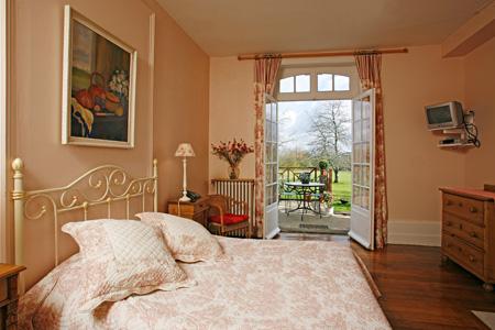 фото отеля Hotel Les Grands Chenes