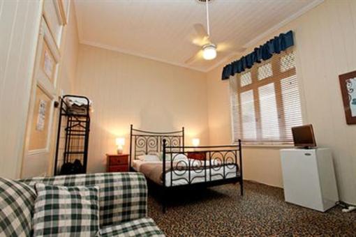 фото отеля Bowen Terrace International Accommodation