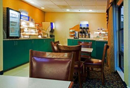 фото отеля Holiday Inn Express Hillsborough Durham Area