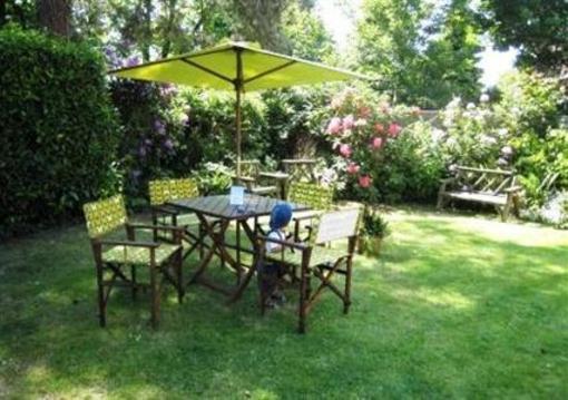 фото отеля The Lawn Guest House Horley