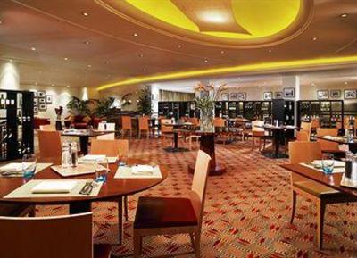 фото отеля Sheraton Skyline Hotel London