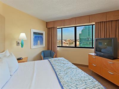 фото отеля La Quinta Inn & Suites Secaucus Meadowlands