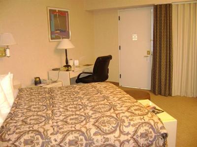 фото отеля Embassy Suites Detroit Southfield