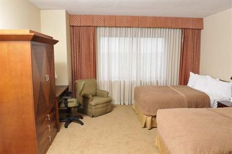 фото отеля Embassy Suites Detroit Southfield