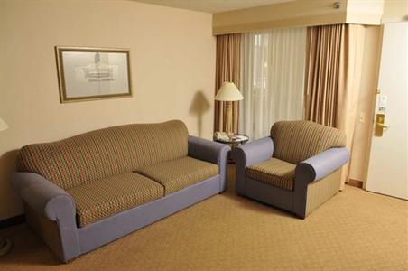 фото отеля Embassy Suites Detroit Southfield