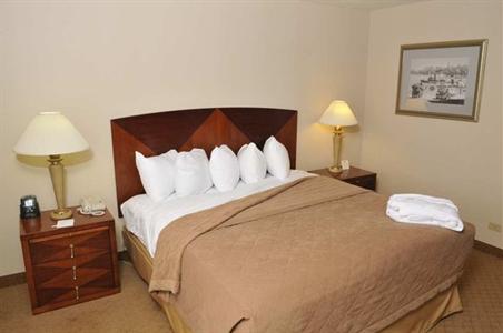 фото отеля Embassy Suites Detroit Southfield