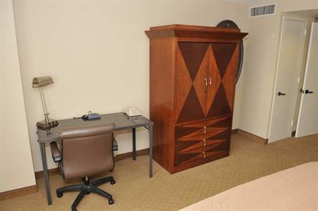 фото отеля Embassy Suites Detroit Southfield