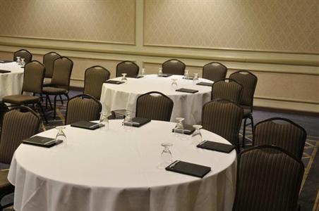 фото отеля Embassy Suites Detroit Southfield