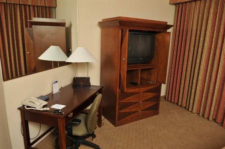 фото отеля Embassy Suites Detroit Southfield