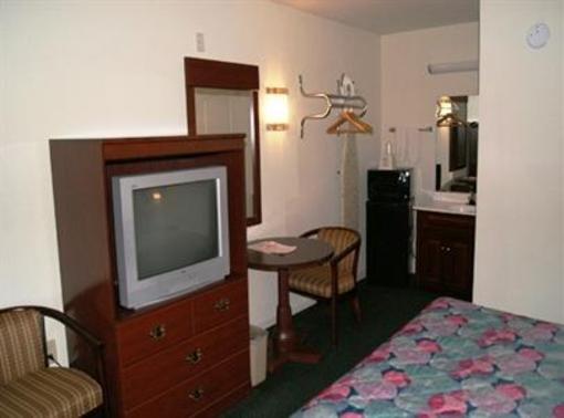 фото отеля American Inn And Suites