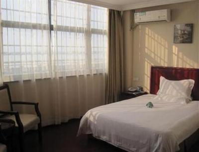 фото отеля Green Tree Inn Jiujiang Binjiang Road