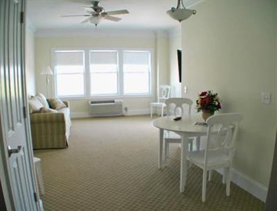 фото отеля Atlantic Breeze Suites