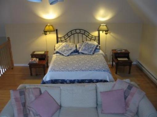 фото отеля Downtown Bed & Breakfast