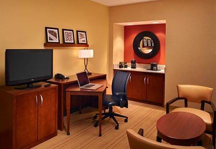фото отеля Courtyard by Marriott Indianapolis Carmel