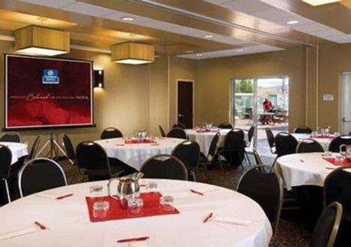 фото отеля Cambria Suites Maple Grove
