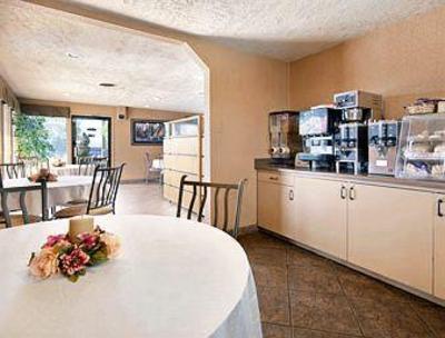 фото отеля Howard Johnson Inn North Spokane