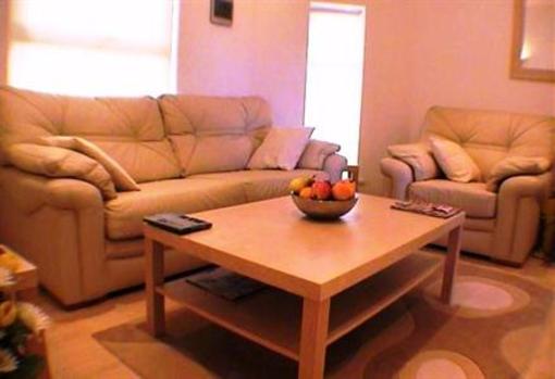 фото отеля Earle House Serviced Apartments