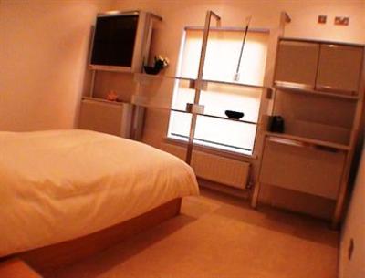 фото отеля Earle House Serviced Apartments