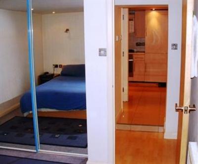 фото отеля Earle House Serviced Apartments