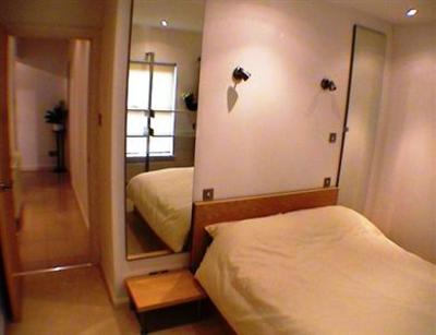 фото отеля Earle House Serviced Apartments